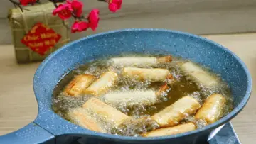 Chiên chả giò