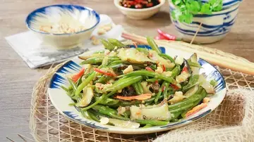 Rau muống xào ốc giác