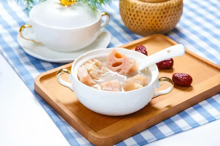 Cách làm củ sen hầm xương và đậu phộng bổ dưỡng, thơm ngon