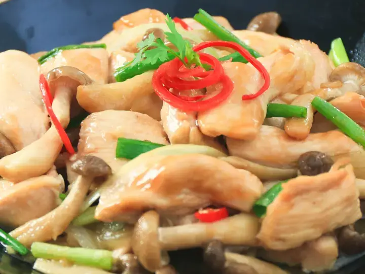 Gà Xào Nấm Linh Chi