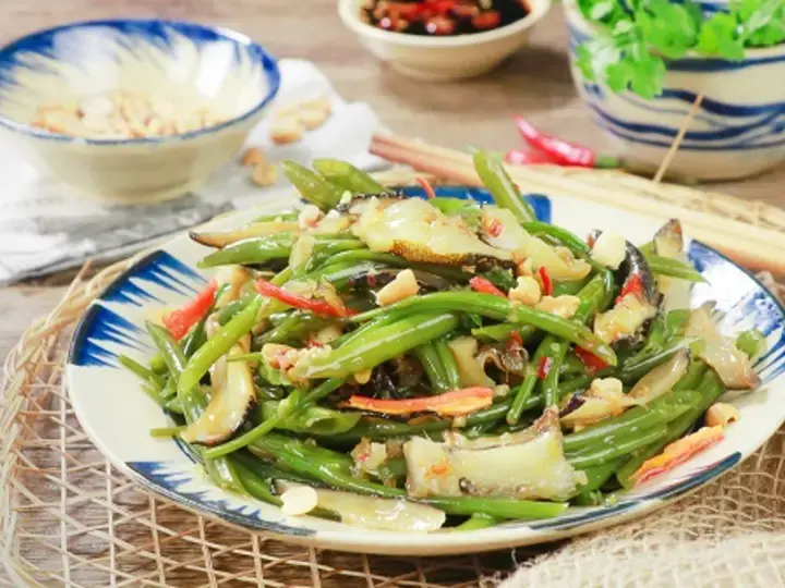 Rau muống xào ốc giác