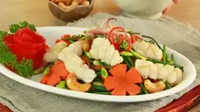 Bông Hẹ Xào Mực Lá Và Hạt Điều