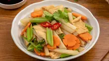 Củ Sắn Xào Cần Tây