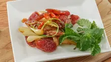 Kim Chi Xào Lạp Xưởng, Kiệu