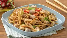 Mì Căn Xào Nấm Rơm